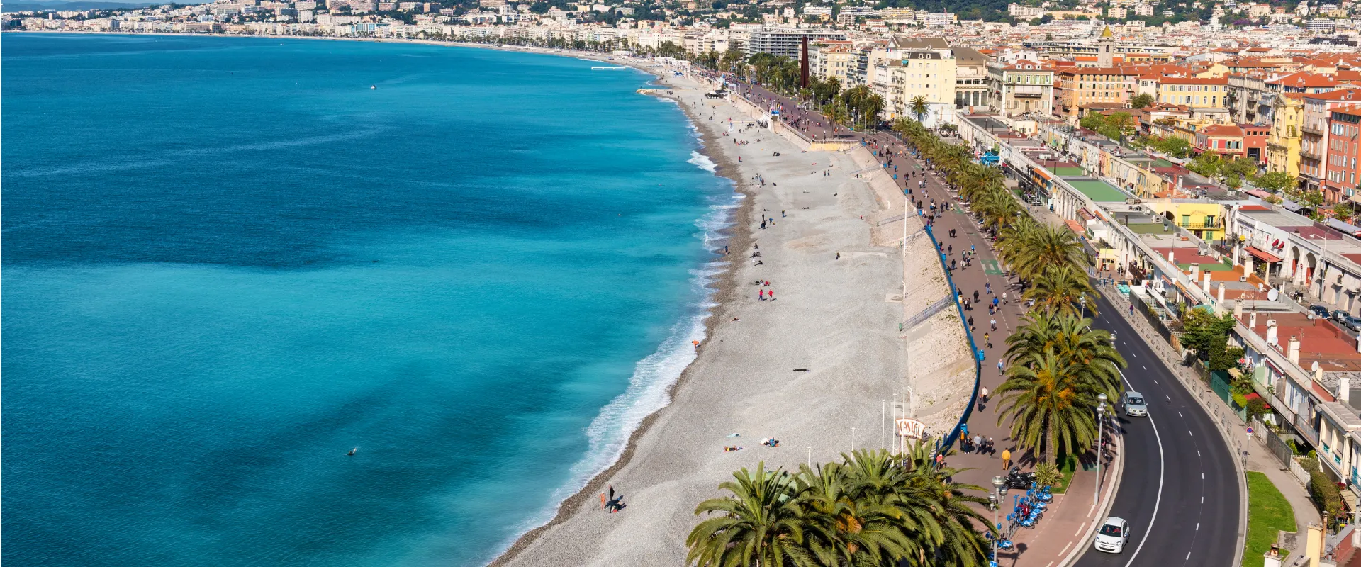 Paysage Alpes-Maritimes avec panneaux solaires
