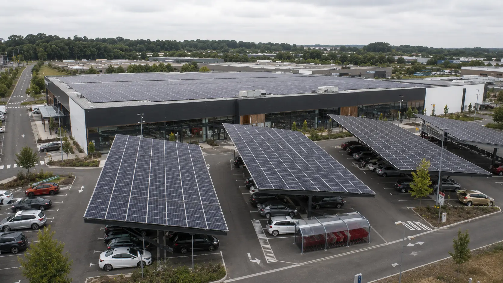 Commerce / retail équipé de panneaux photovoltaïques